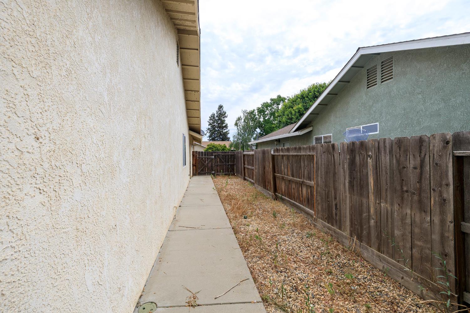 875 Magnetite Way, Waterford, CA 95386