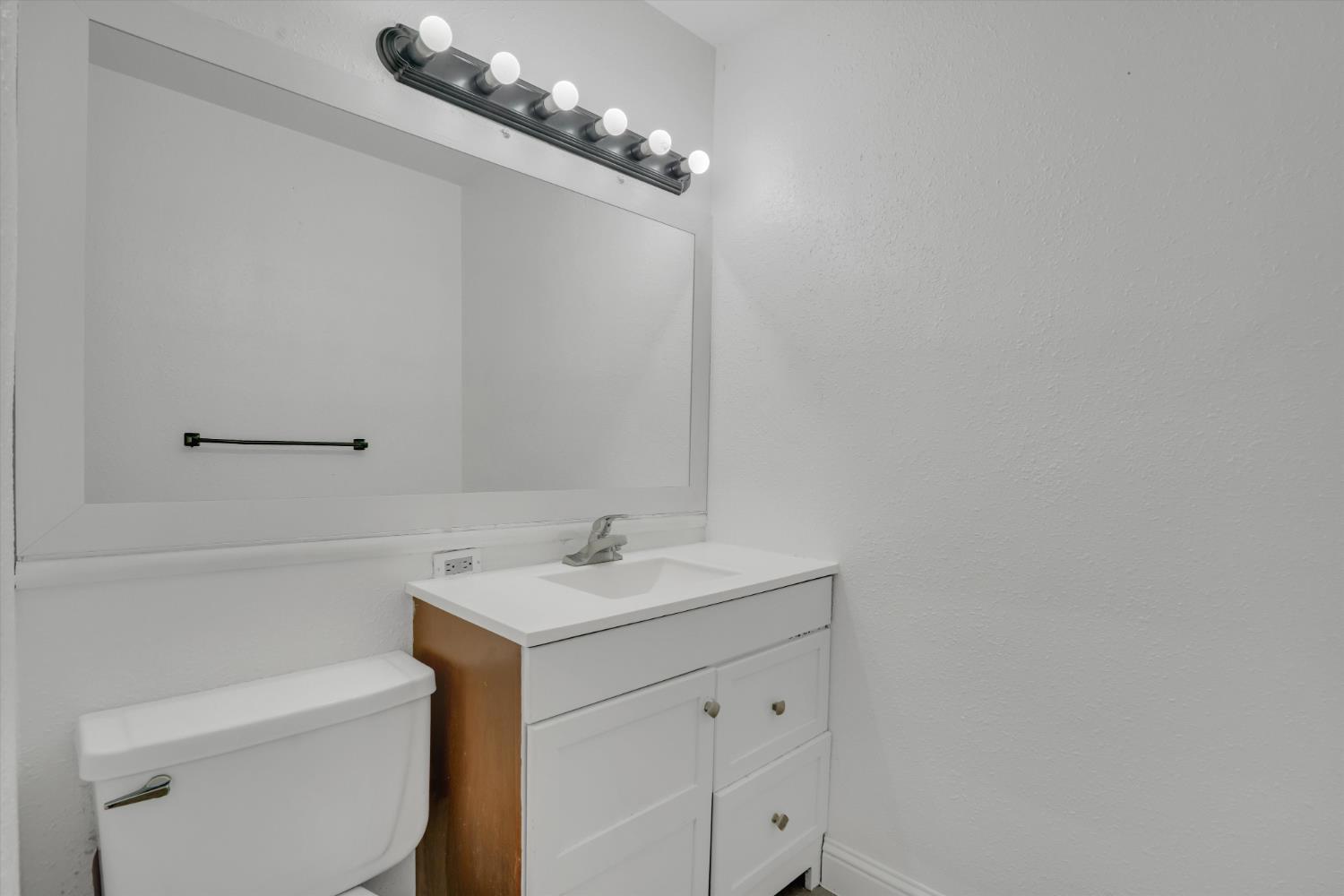 455 N Lincoln Ave, Manteca, CA 95336