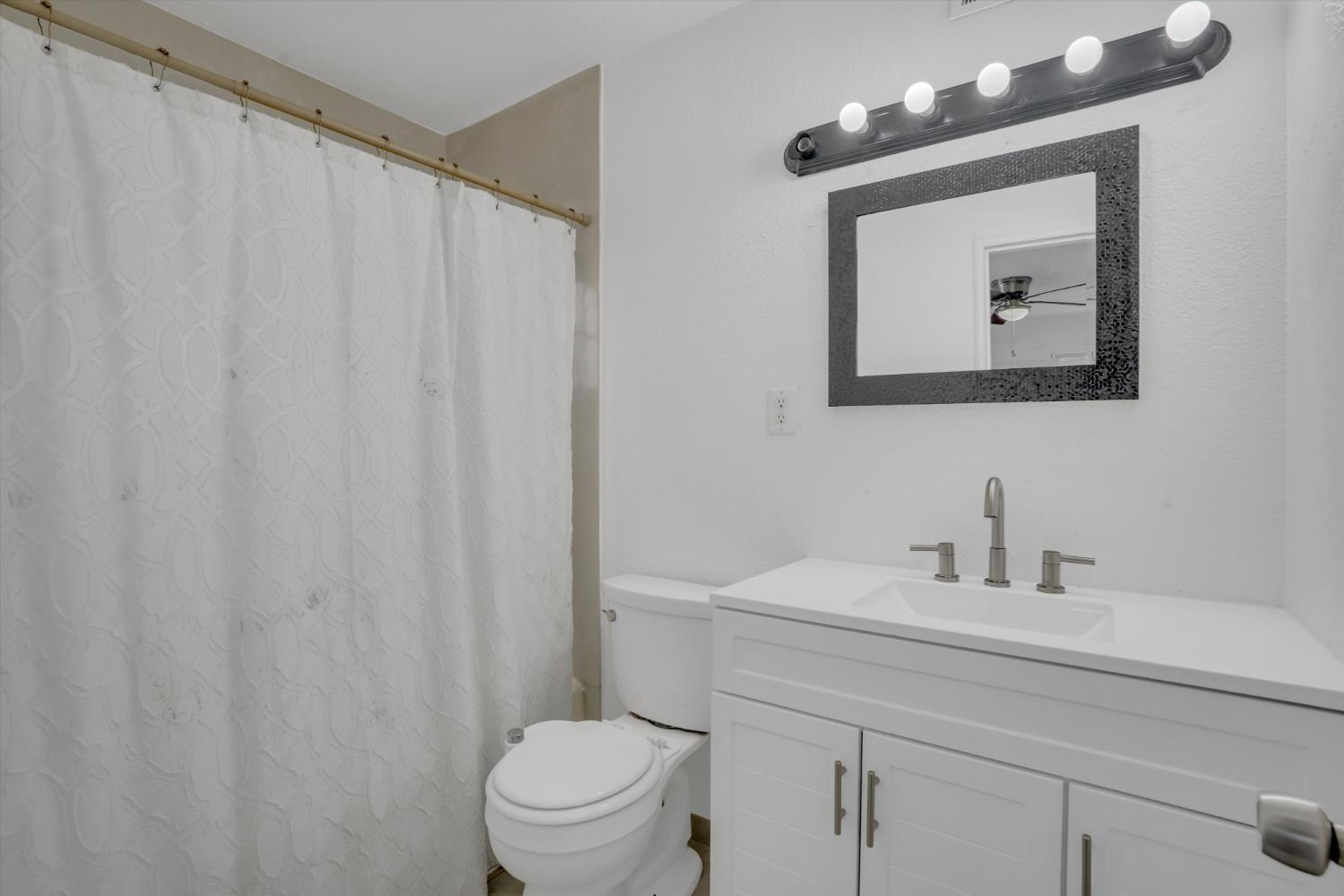 455 N Lincoln Ave, Manteca, CA 95336