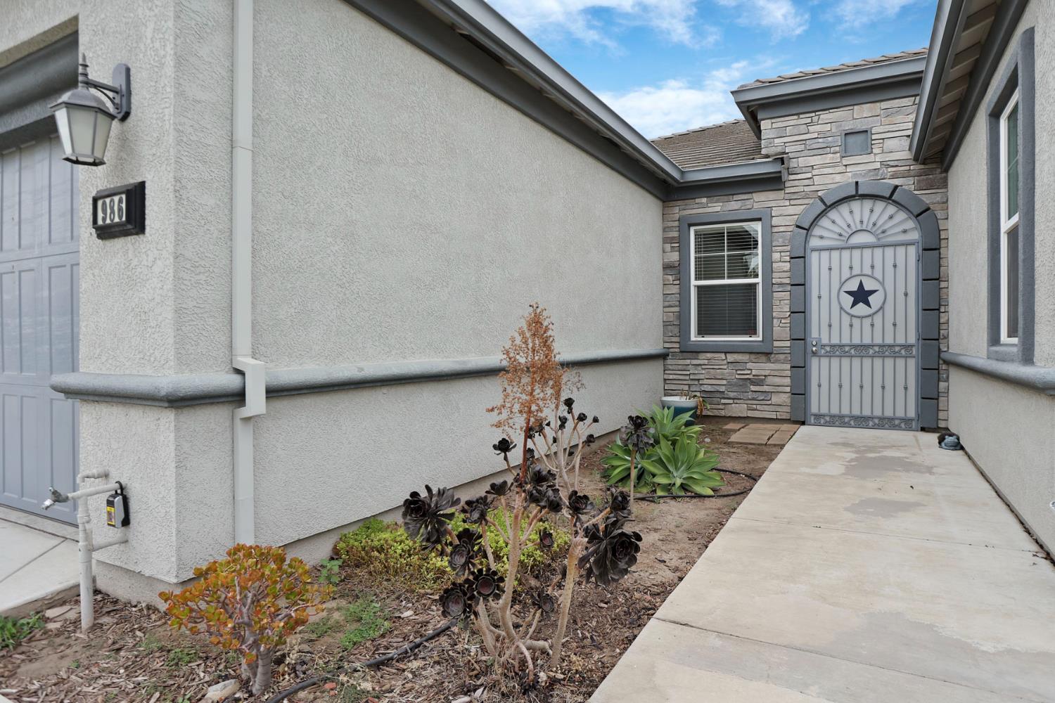 986 Harvest Mill Dr, Manteca, CA 95336