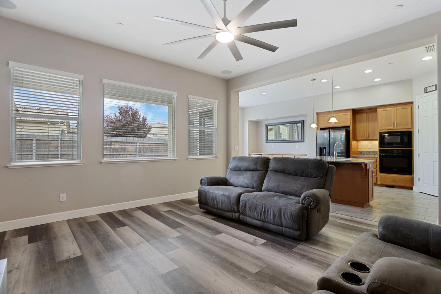 986 Harvest Mill Dr, Manteca, CA 95336