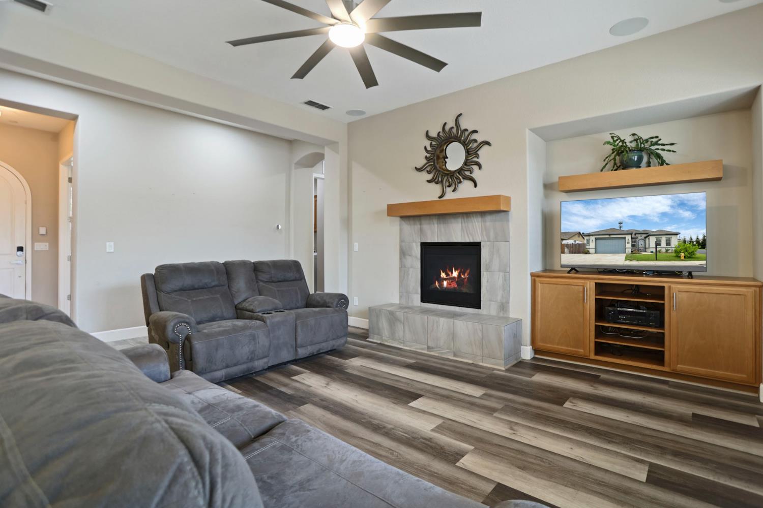 986 Harvest Mill Dr, Manteca, CA 95336
