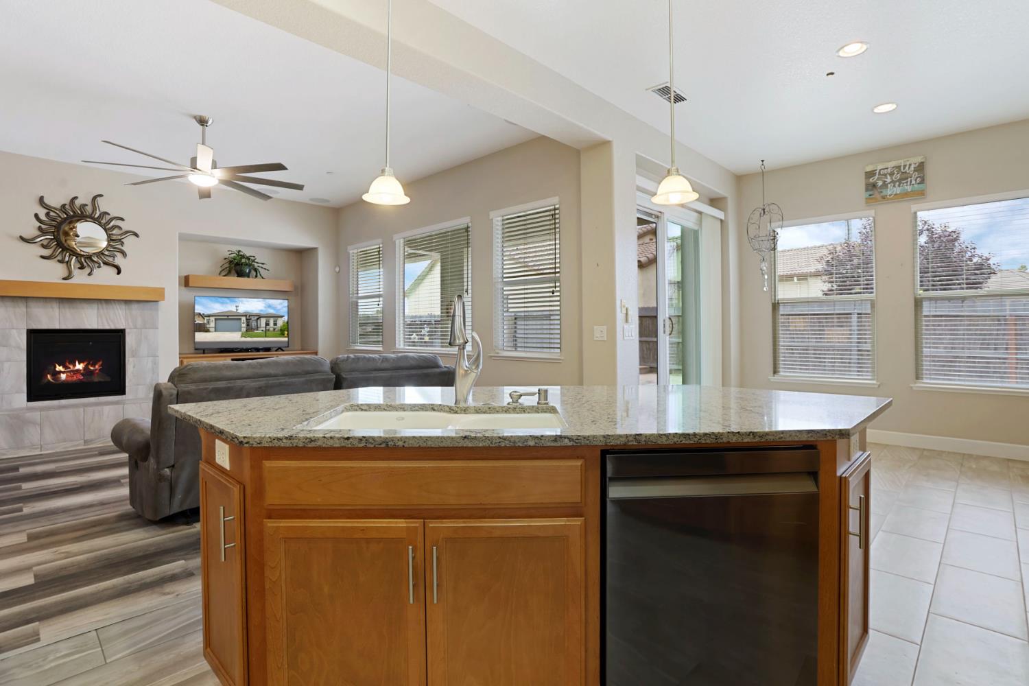 986 Harvest Mill Dr, Manteca, CA 95336