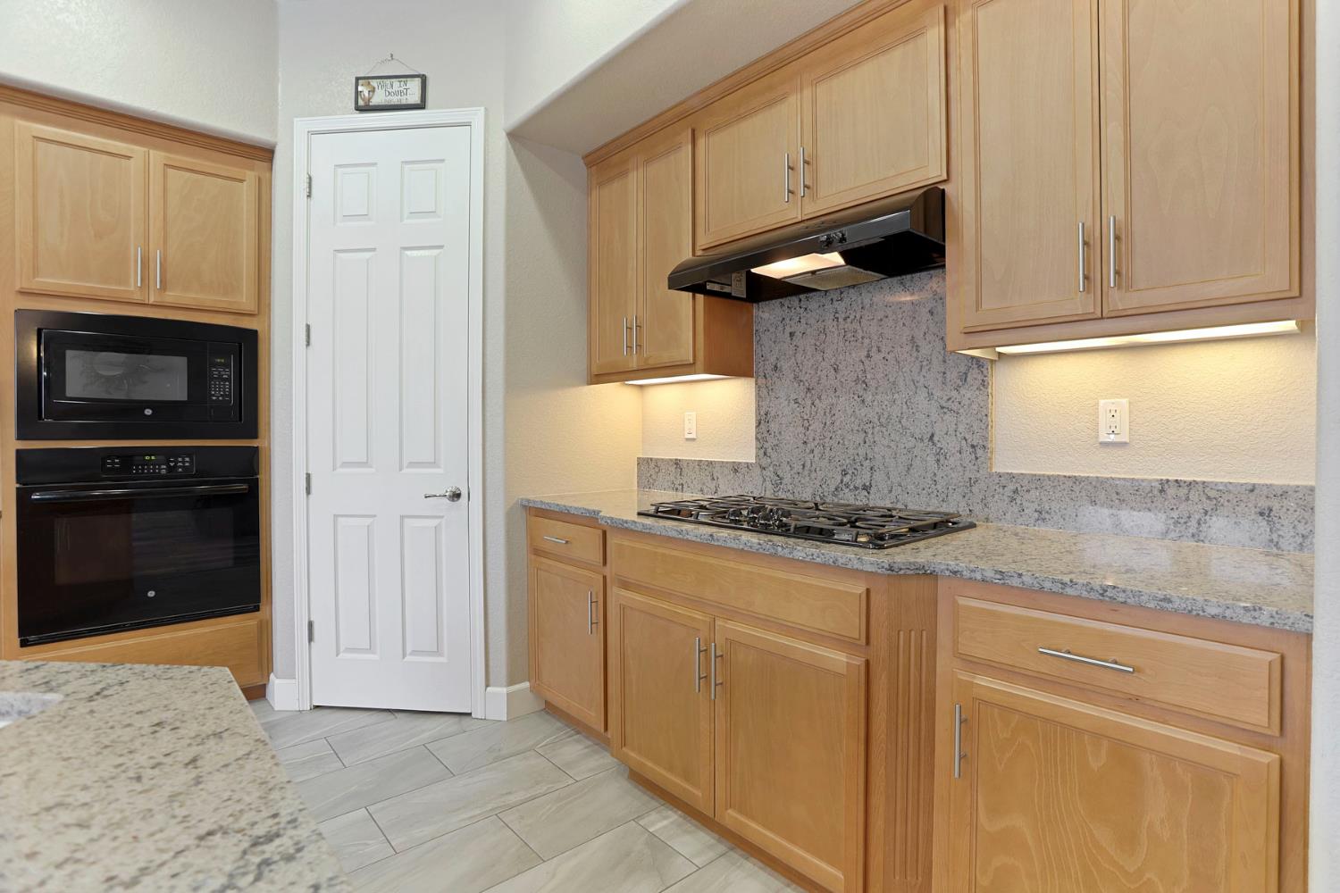 986 Harvest Mill Dr, Manteca, CA 95336