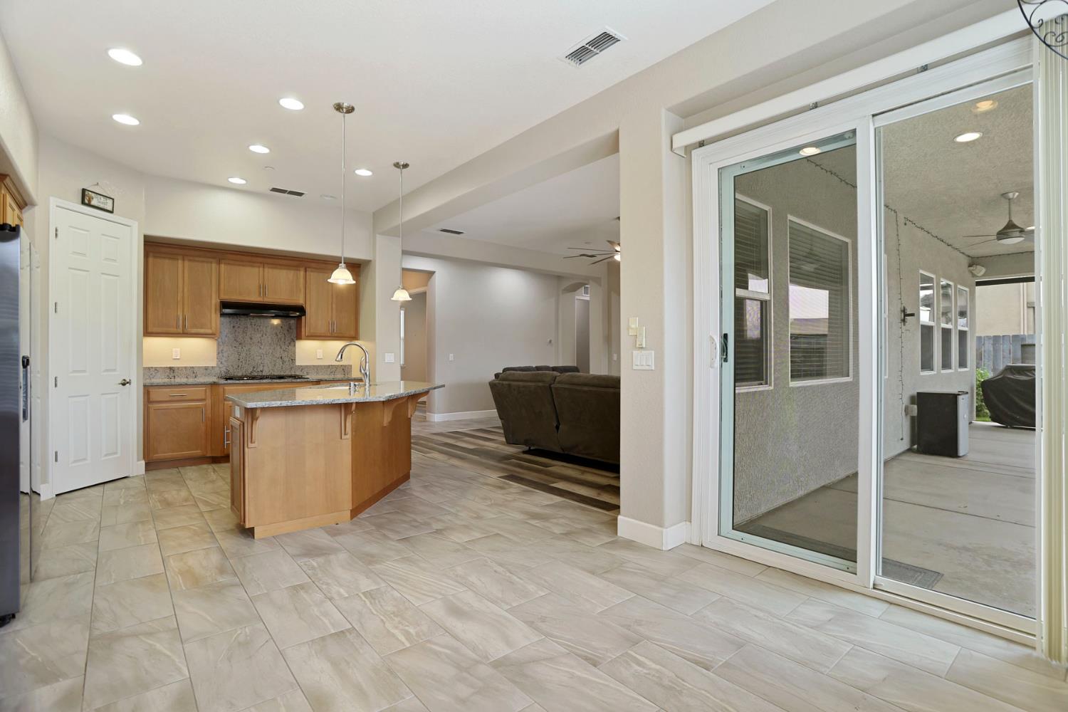 986 Harvest Mill Dr, Manteca, CA 95336