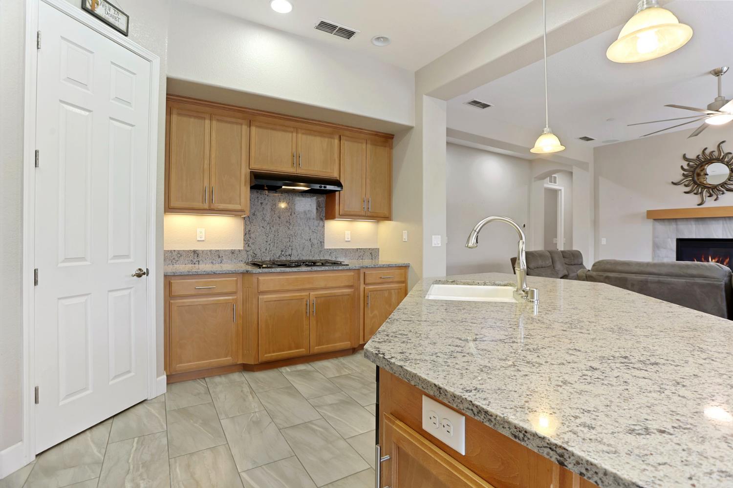 986 Harvest Mill Dr, Manteca, CA 95336