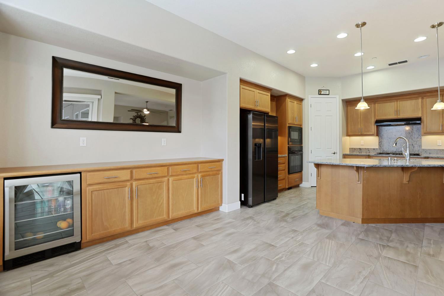 986 Harvest Mill Dr, Manteca, CA 95336