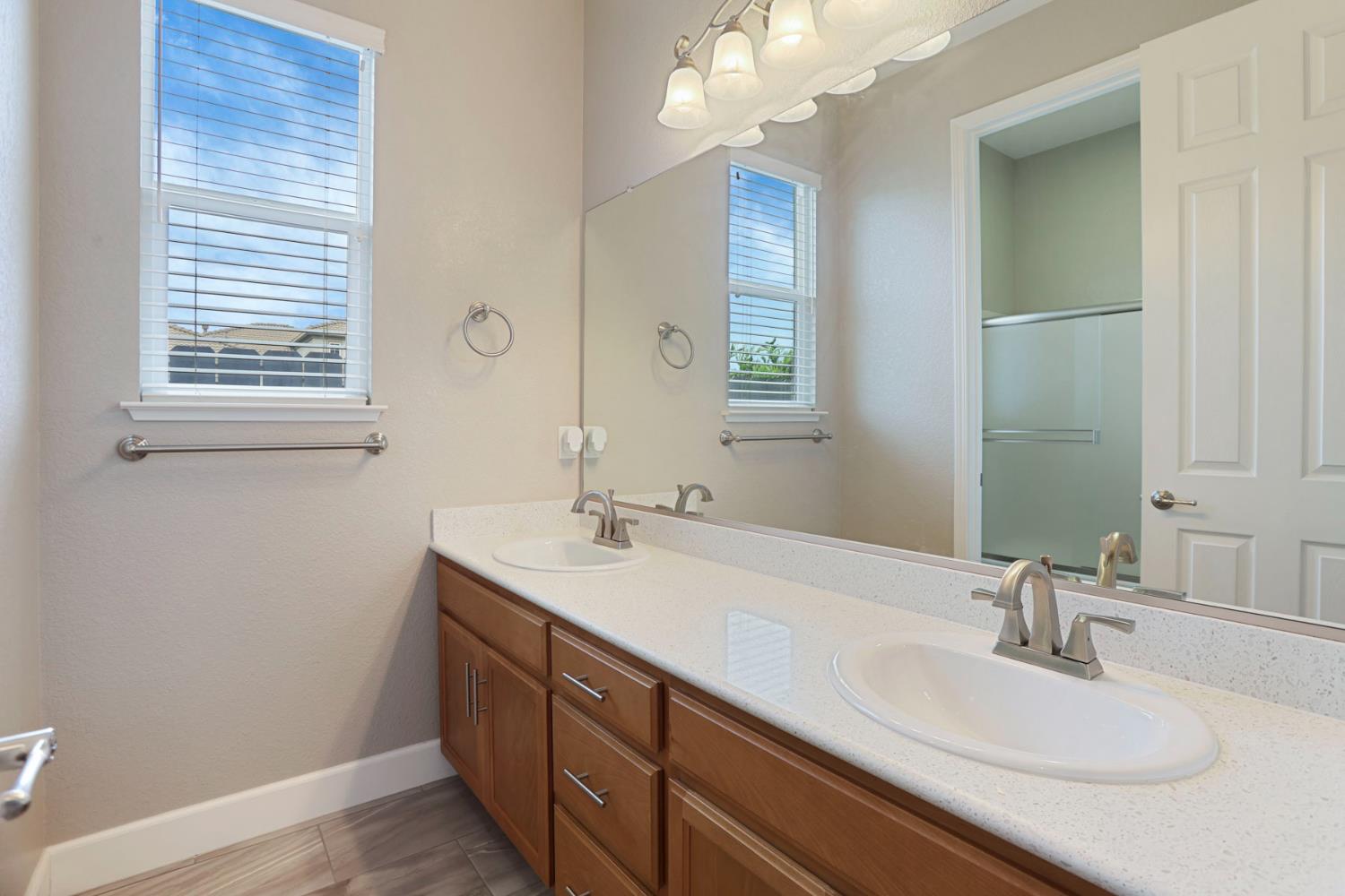 986 Harvest Mill Dr, Manteca, CA 95336
