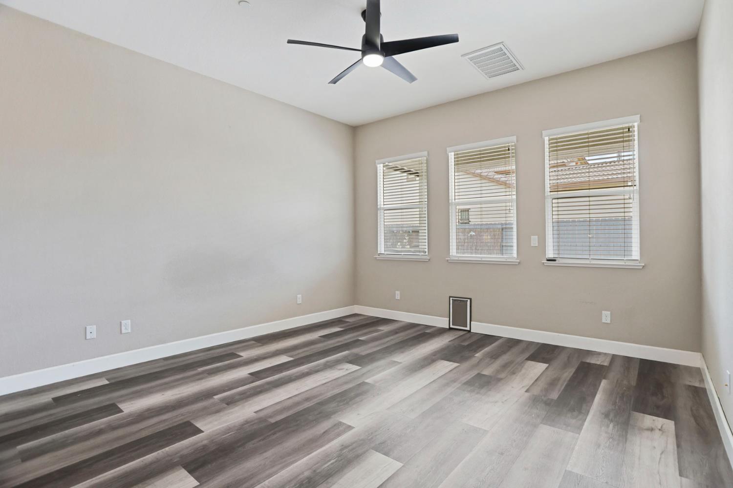 986 Harvest Mill Dr, Manteca, CA 95336