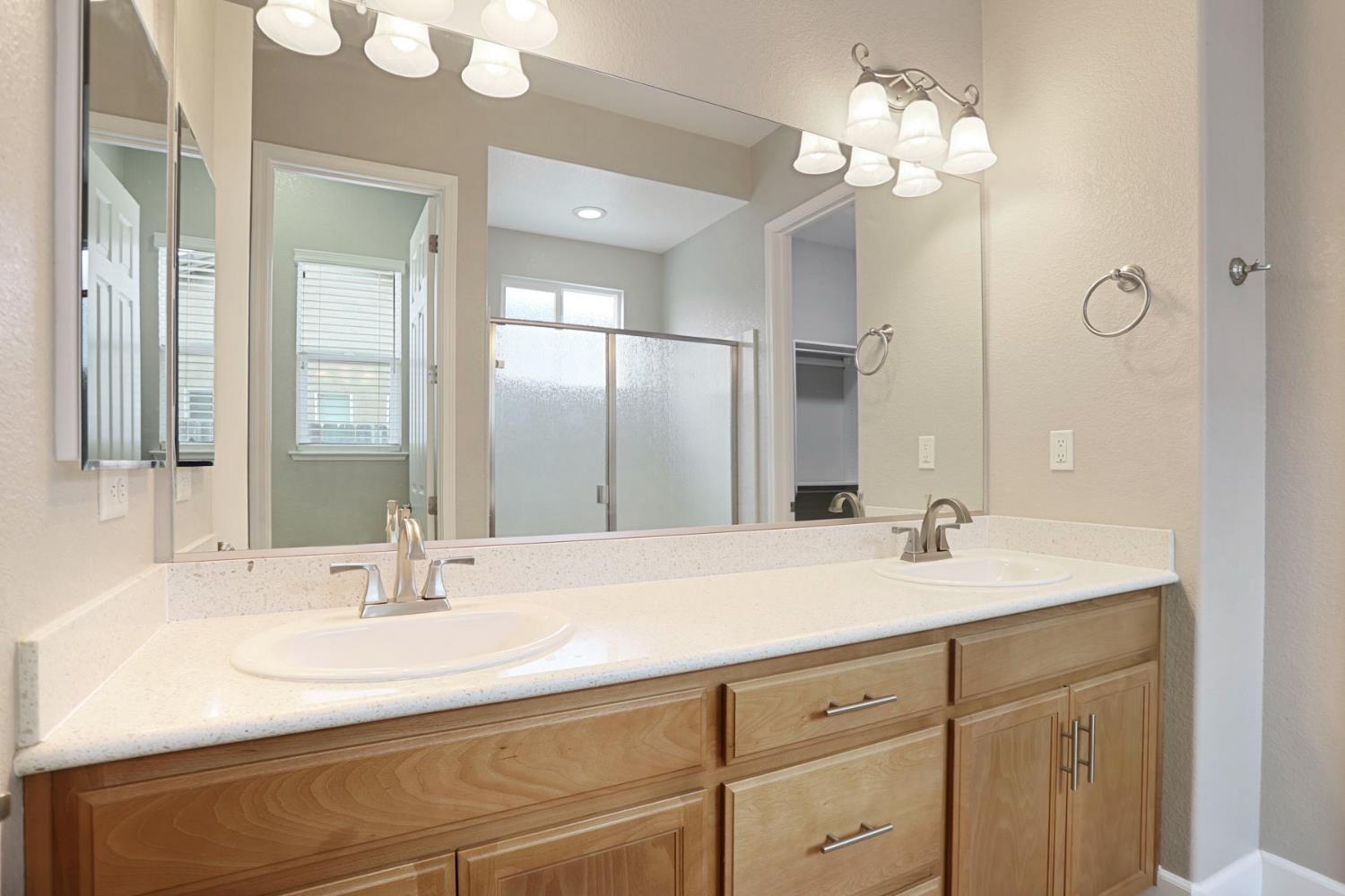 986 Harvest Mill Dr, Manteca, CA 95336