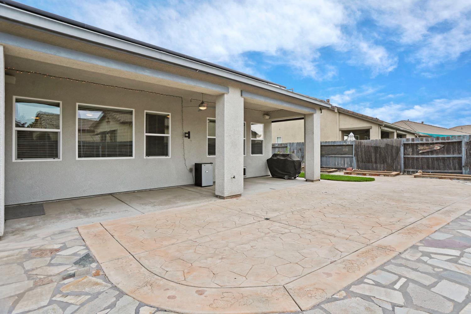 986 Harvest Mill Dr, Manteca, CA 95336