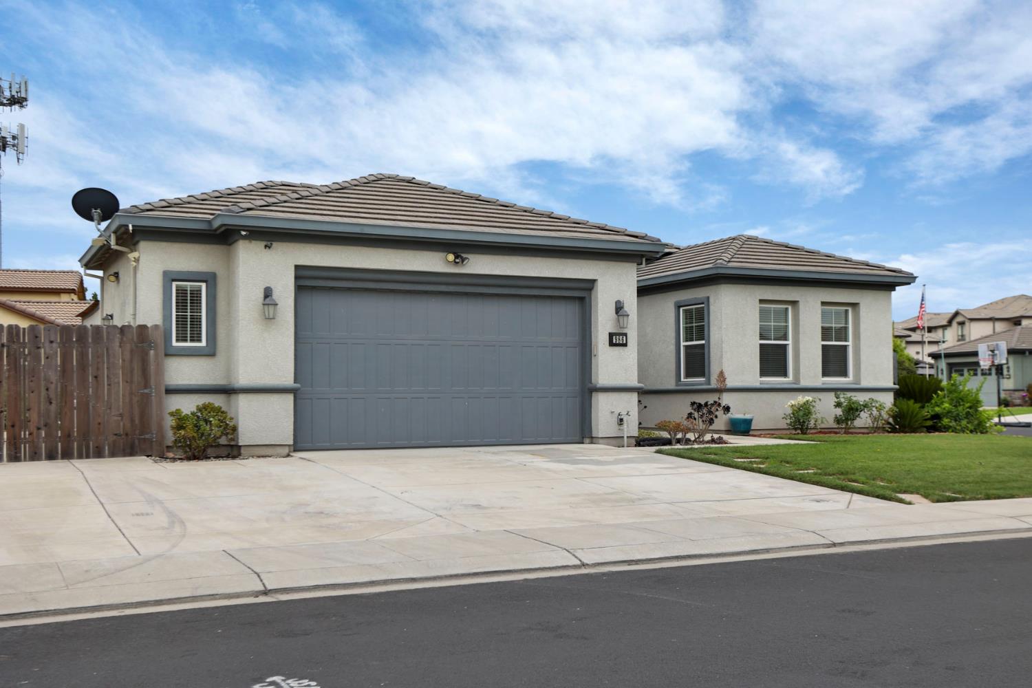 986 Harvest Mill Dr, Manteca, CA 95336