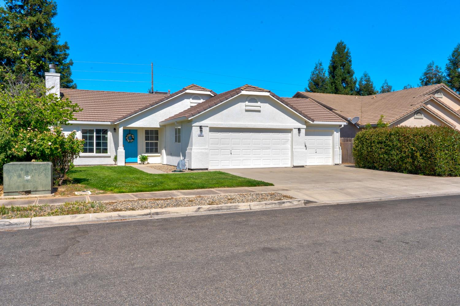4611 Glimmer Ln, Turlock, CA 95382