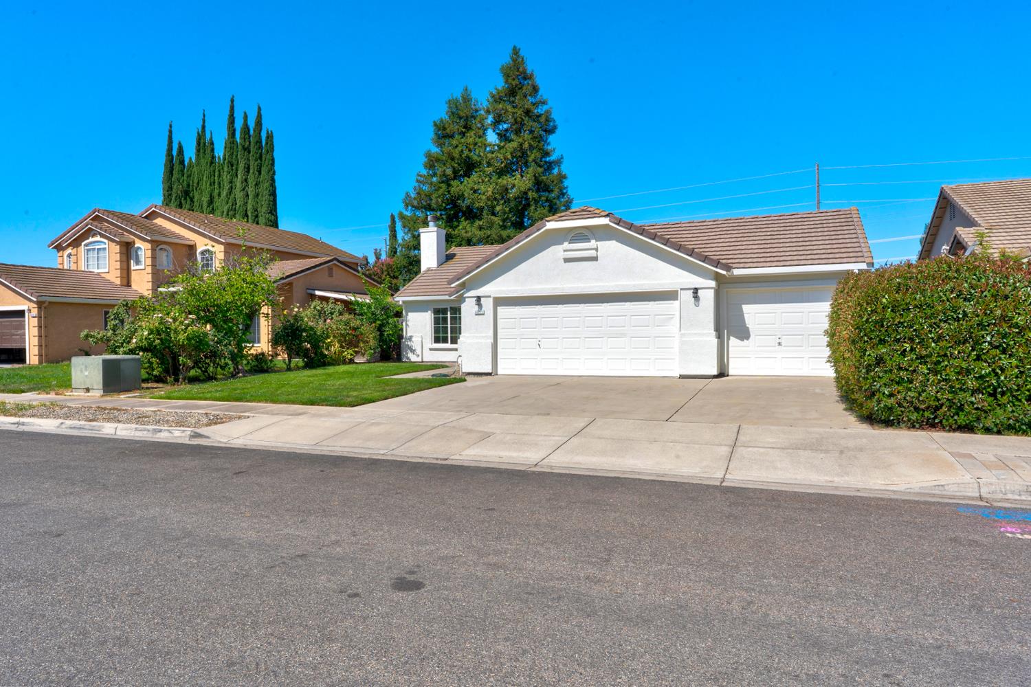 4611 Glimmer Ln, Turlock, CA 95382