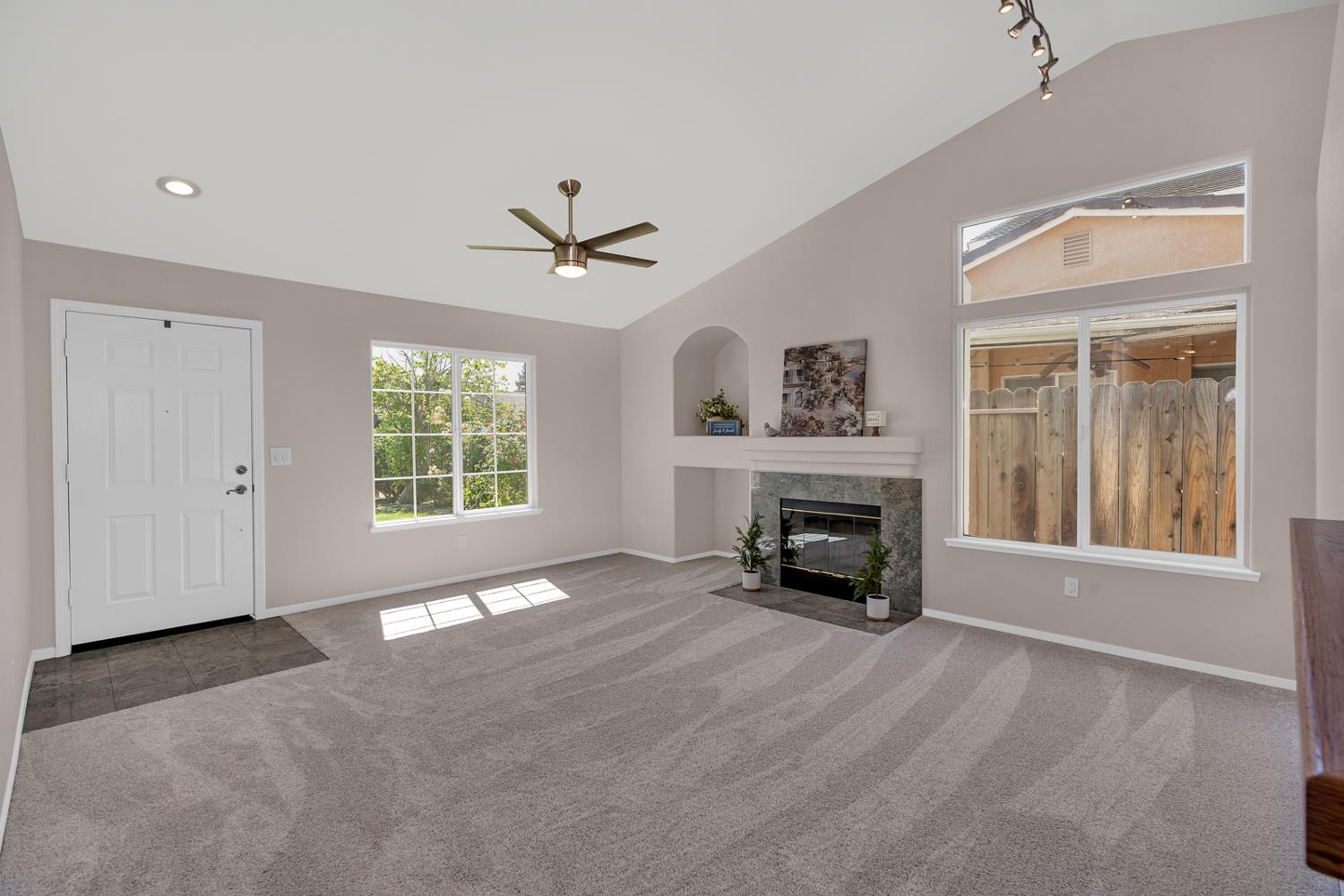 4611 Glimmer Ln, Turlock, CA 95382