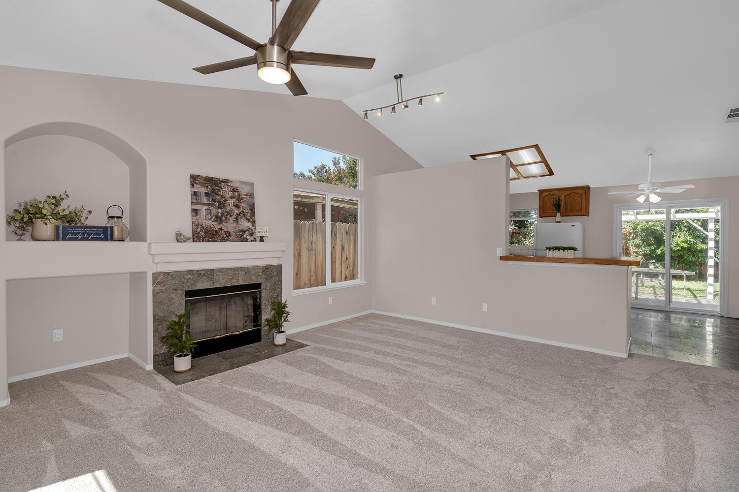 4611 Glimmer Ln, Turlock, CA 95382