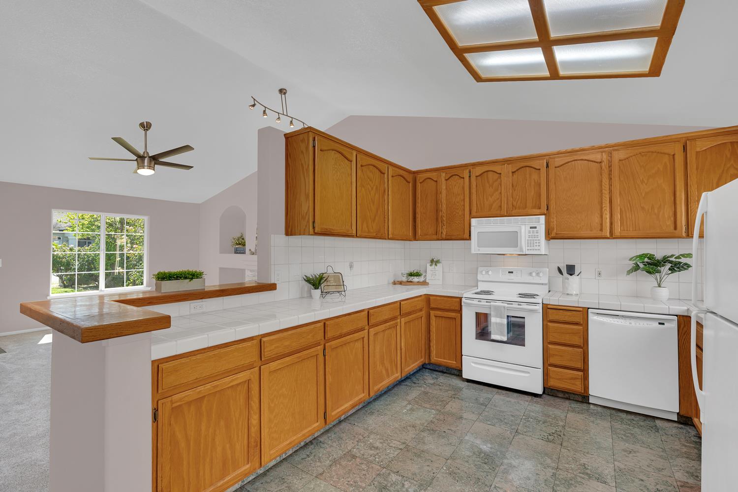 4611 Glimmer Ln, Turlock, CA 95382