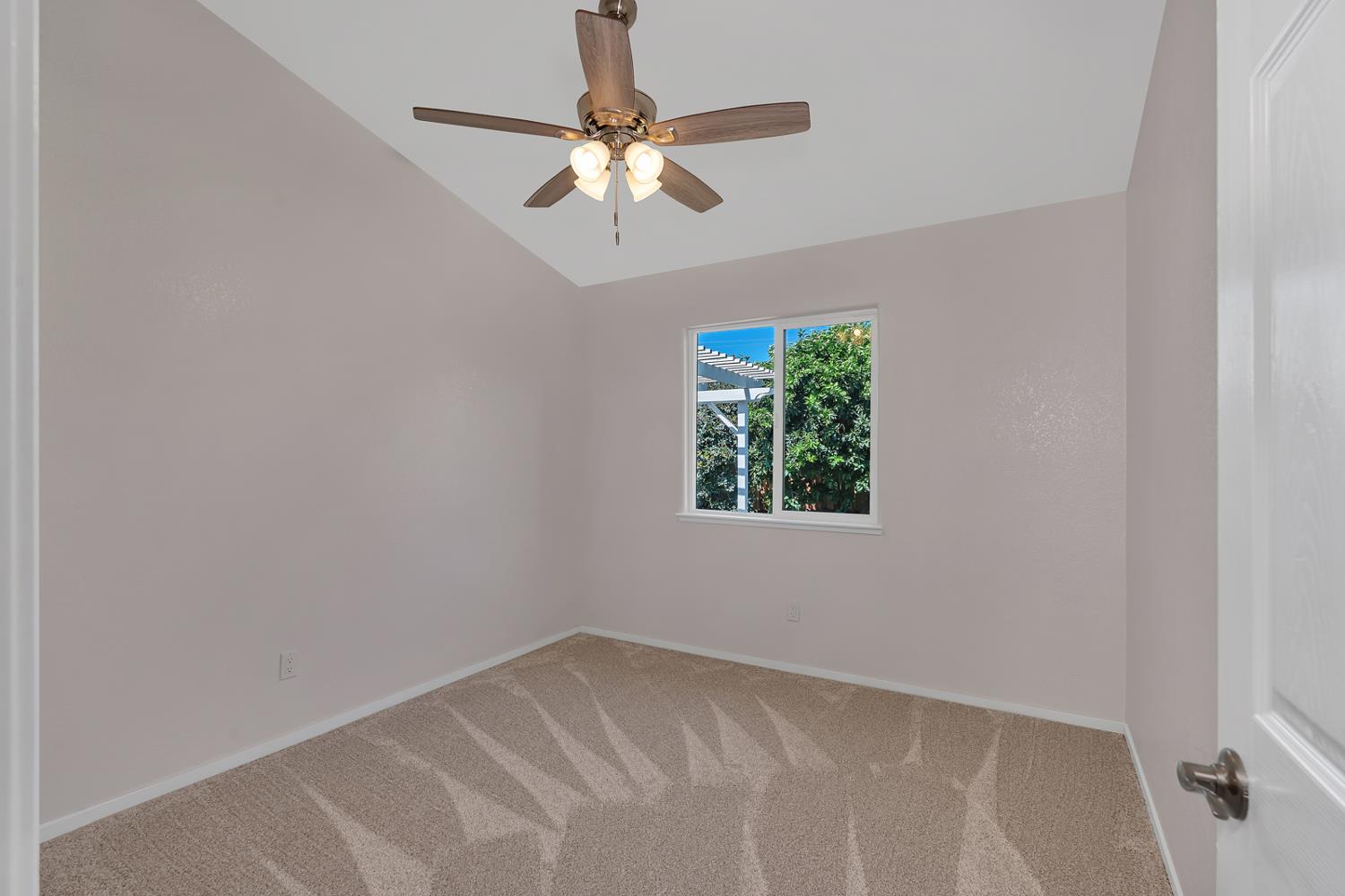 4611 Glimmer Ln, Turlock, CA 95382