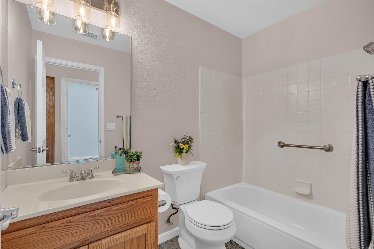 4611 Glimmer Ln, Turlock, CA 95382