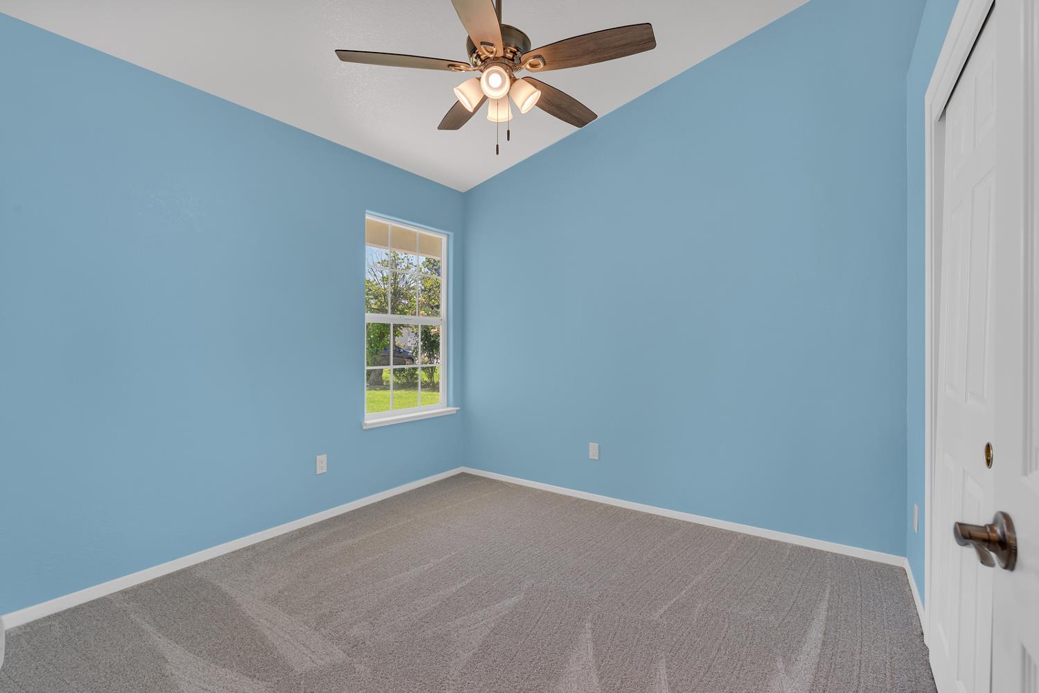 4611 Glimmer Ln, Turlock, CA 95382