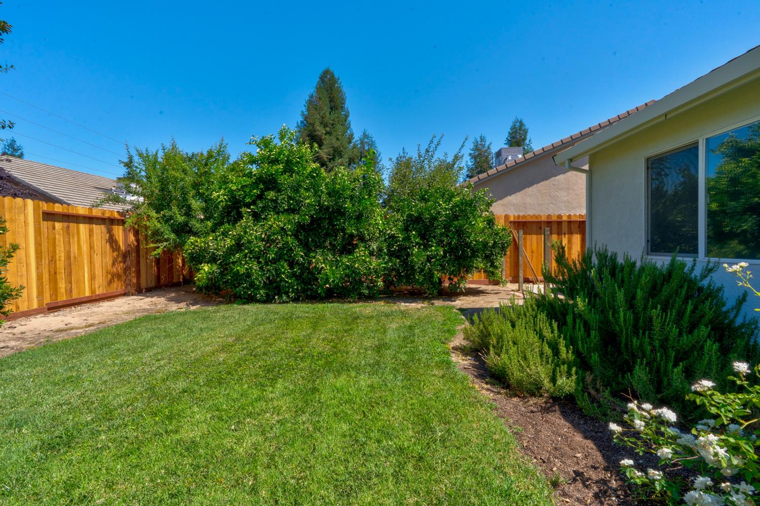 4611 Glimmer Ln, Turlock, CA 95382