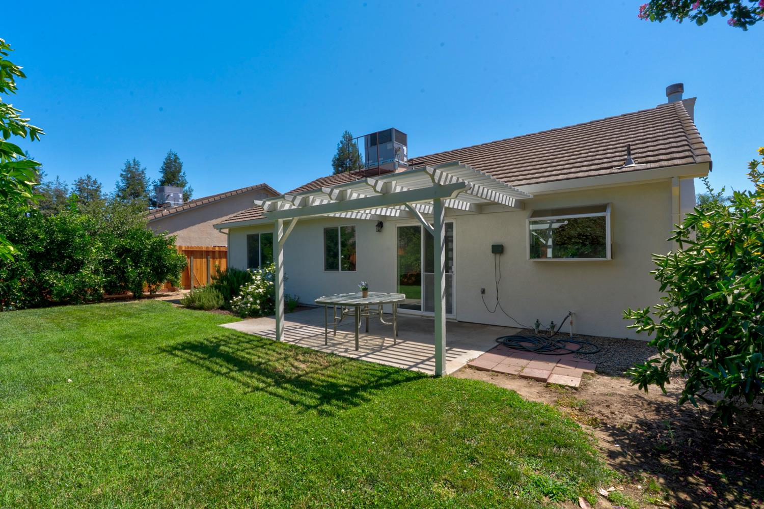 4611 Glimmer Ln, Turlock, CA 95382