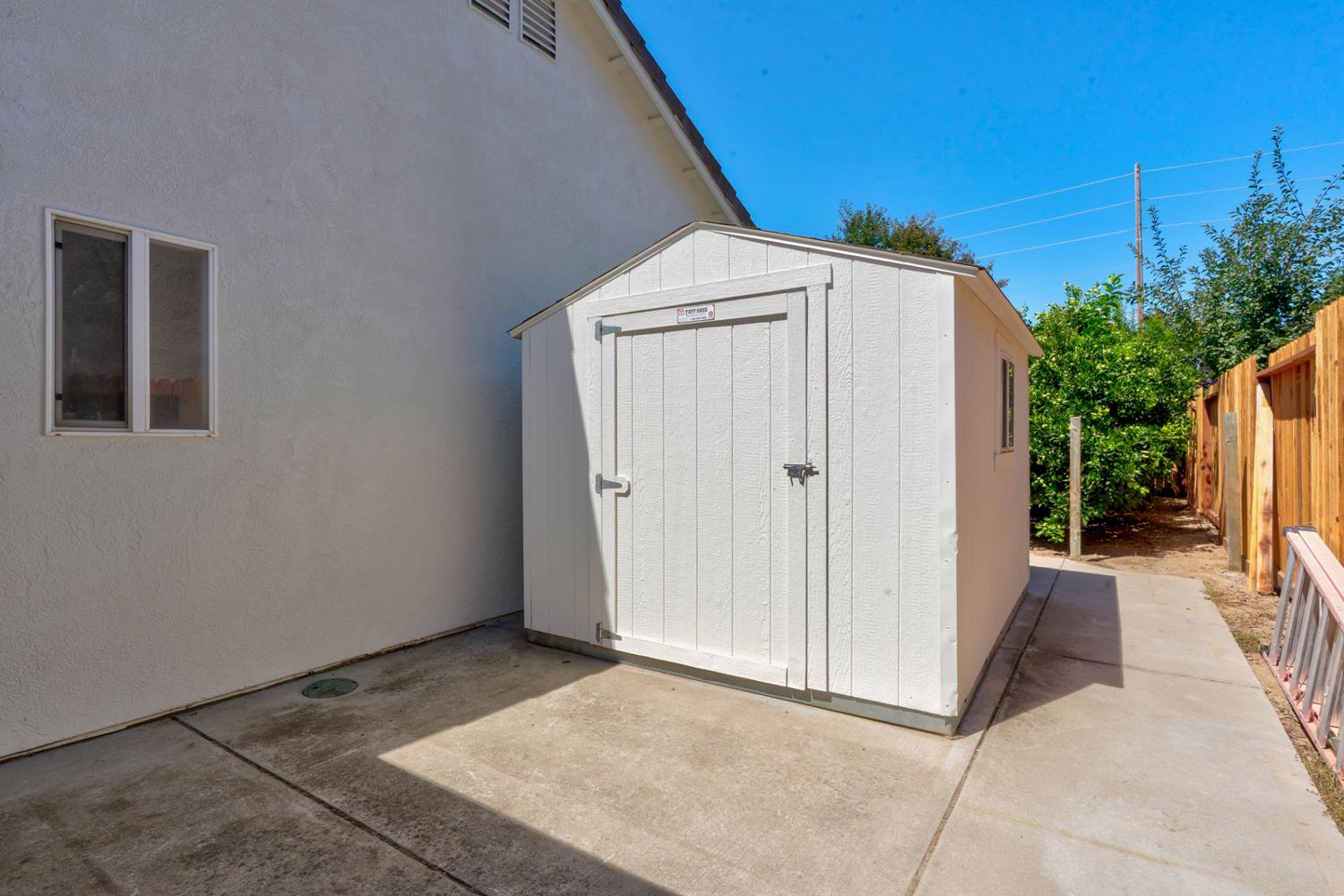 4611 Glimmer Ln, Turlock, CA 95382