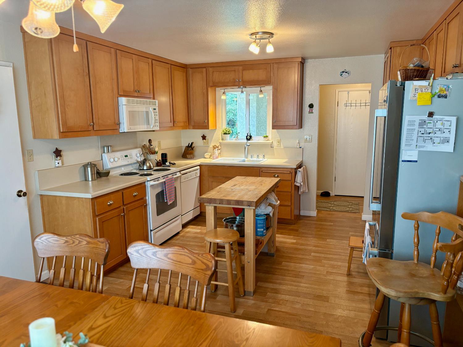 1212 Cindy Ct, Oakdale, CA 95361