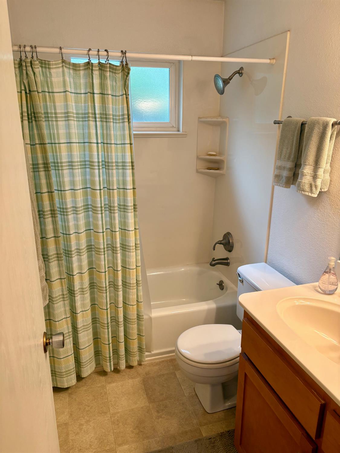 1212 Cindy Ct, Oakdale, CA 95361