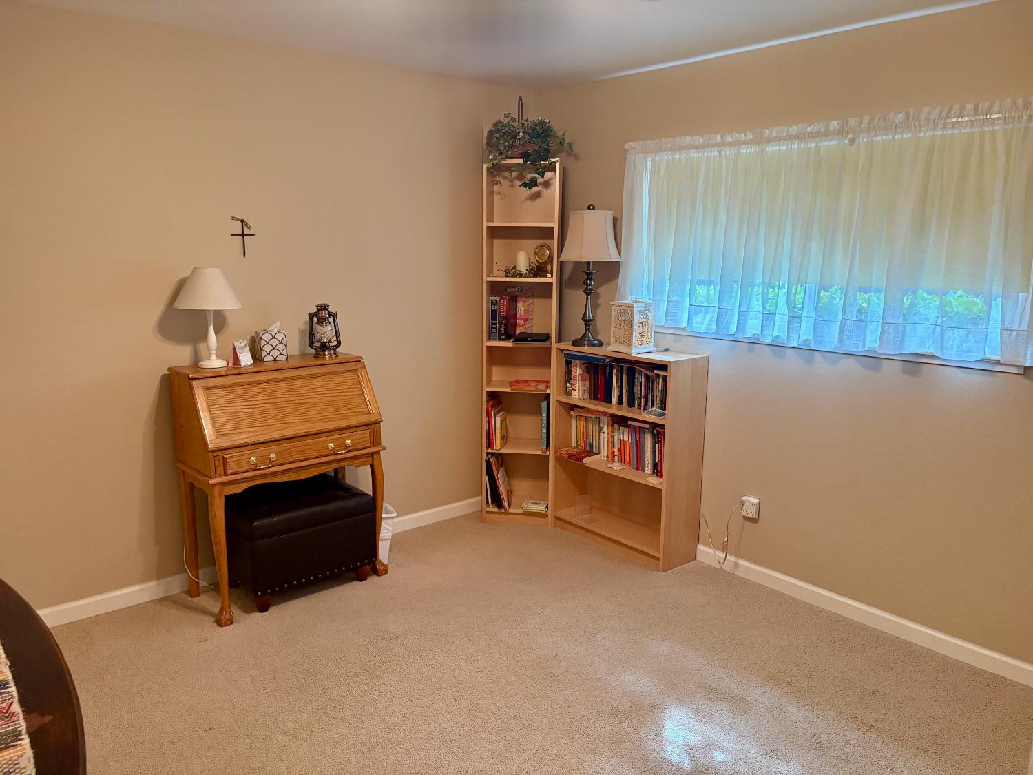 1212 Cindy Ct, Oakdale, CA 95361