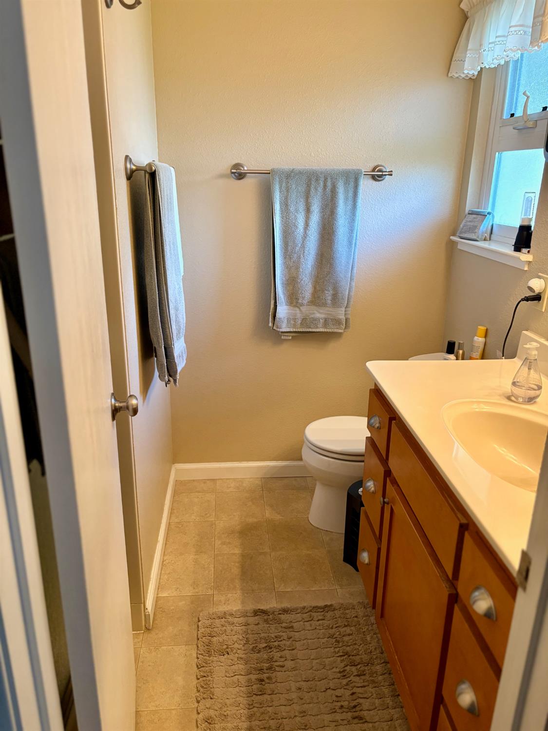 1212 Cindy Ct, Oakdale, CA 95361