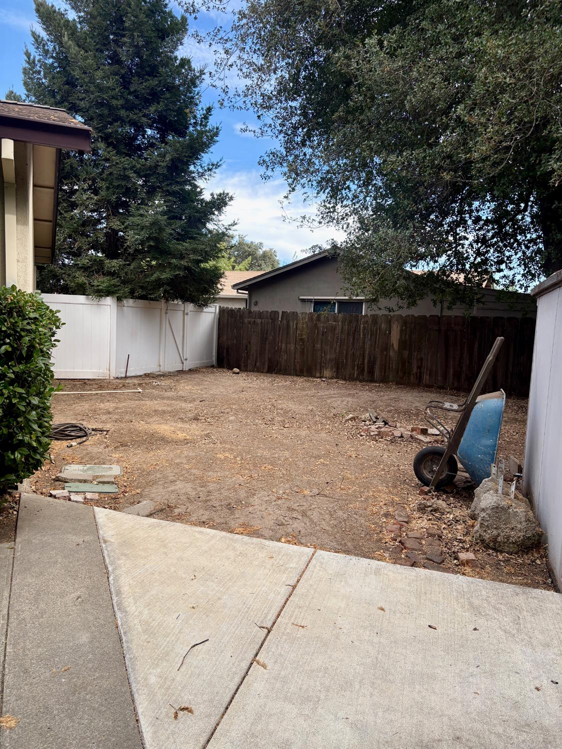 1212 Cindy Ct, Oakdale, CA 95361