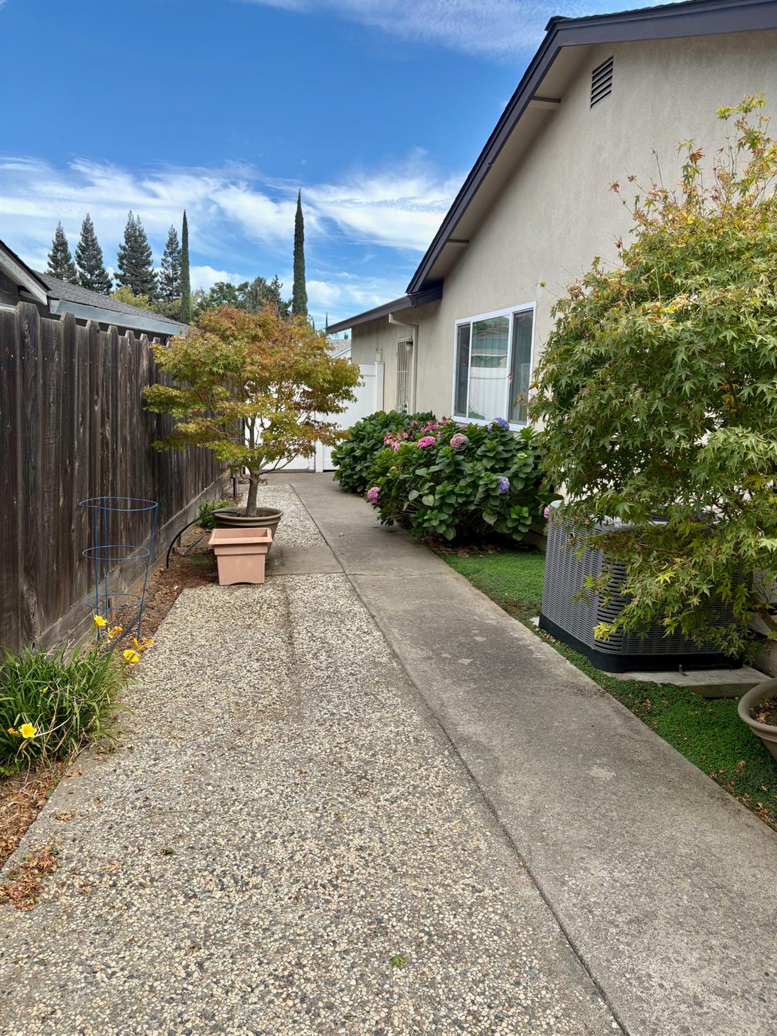 1212 Cindy Ct, Oakdale, CA 95361
