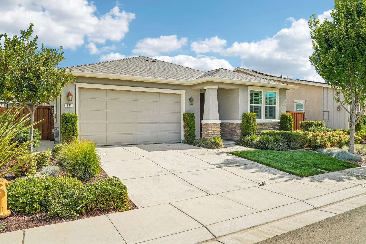 991 Camborne Dr, Manteca, CA 95336