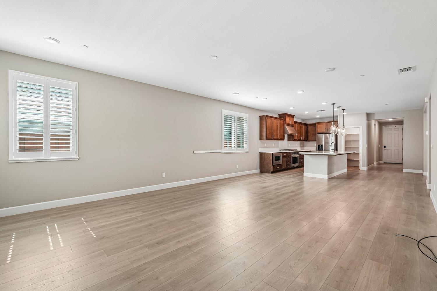 991 Camborne Dr, Manteca, CA 95336