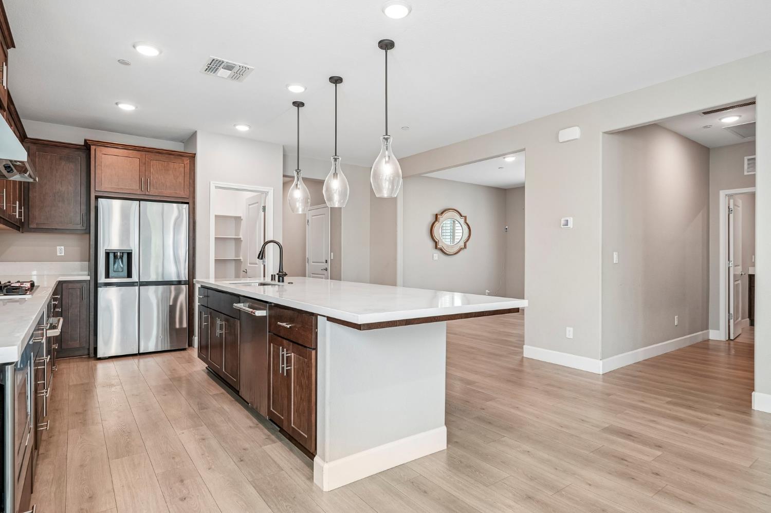991 Camborne Dr, Manteca, CA 95336