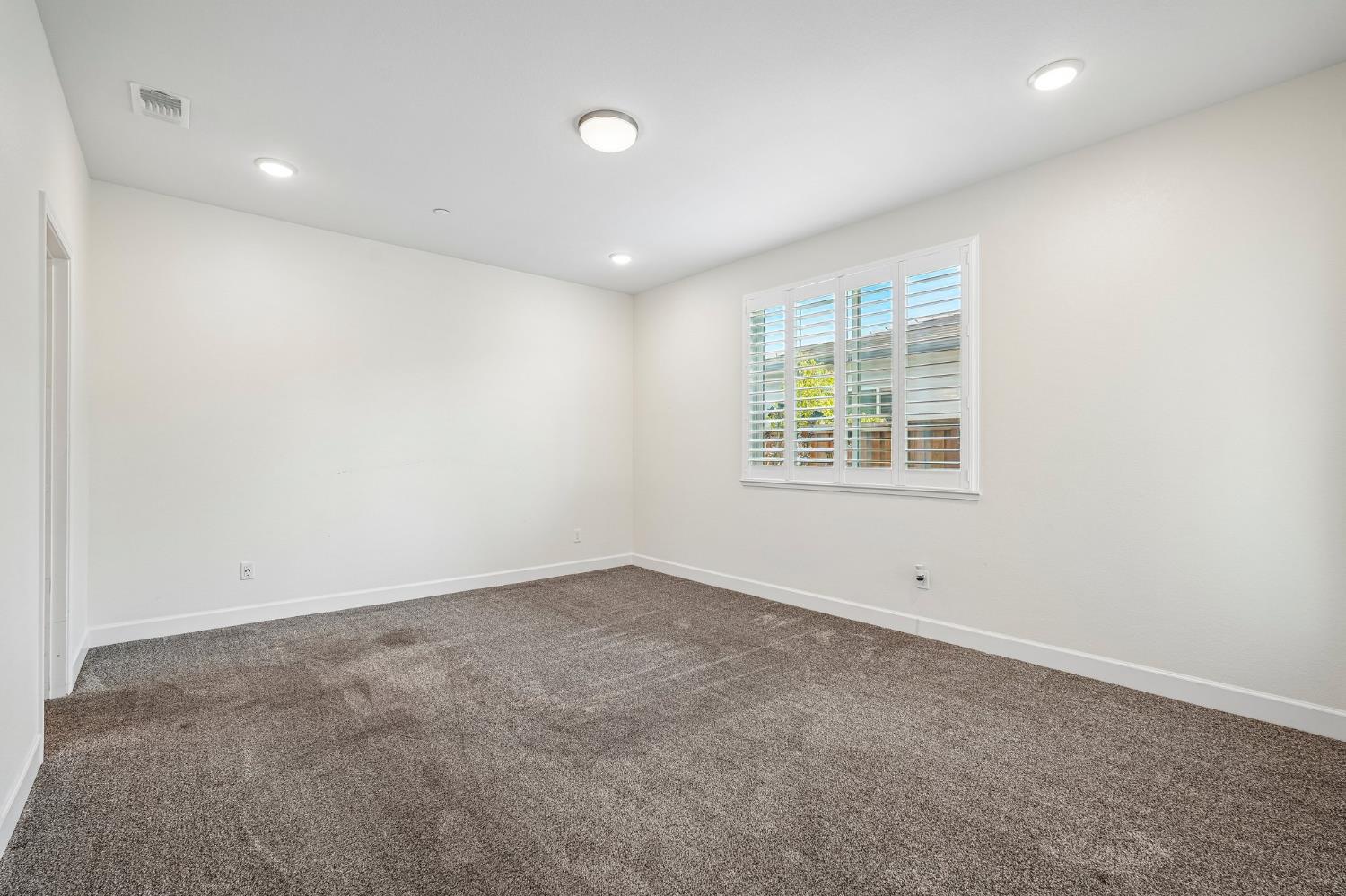 991 Camborne Dr, Manteca, CA 95336