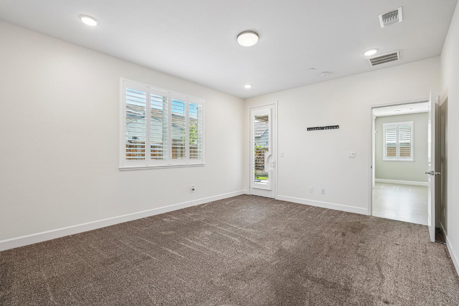 991 Camborne Dr, Manteca, CA 95336
