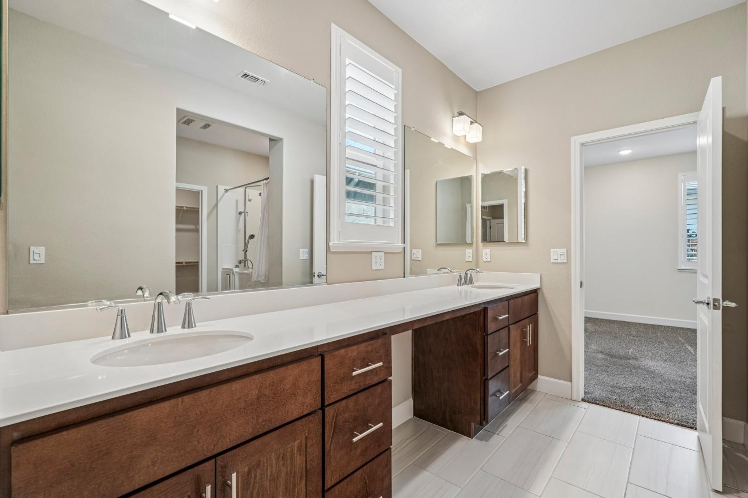 991 Camborne Dr, Manteca, CA 95336