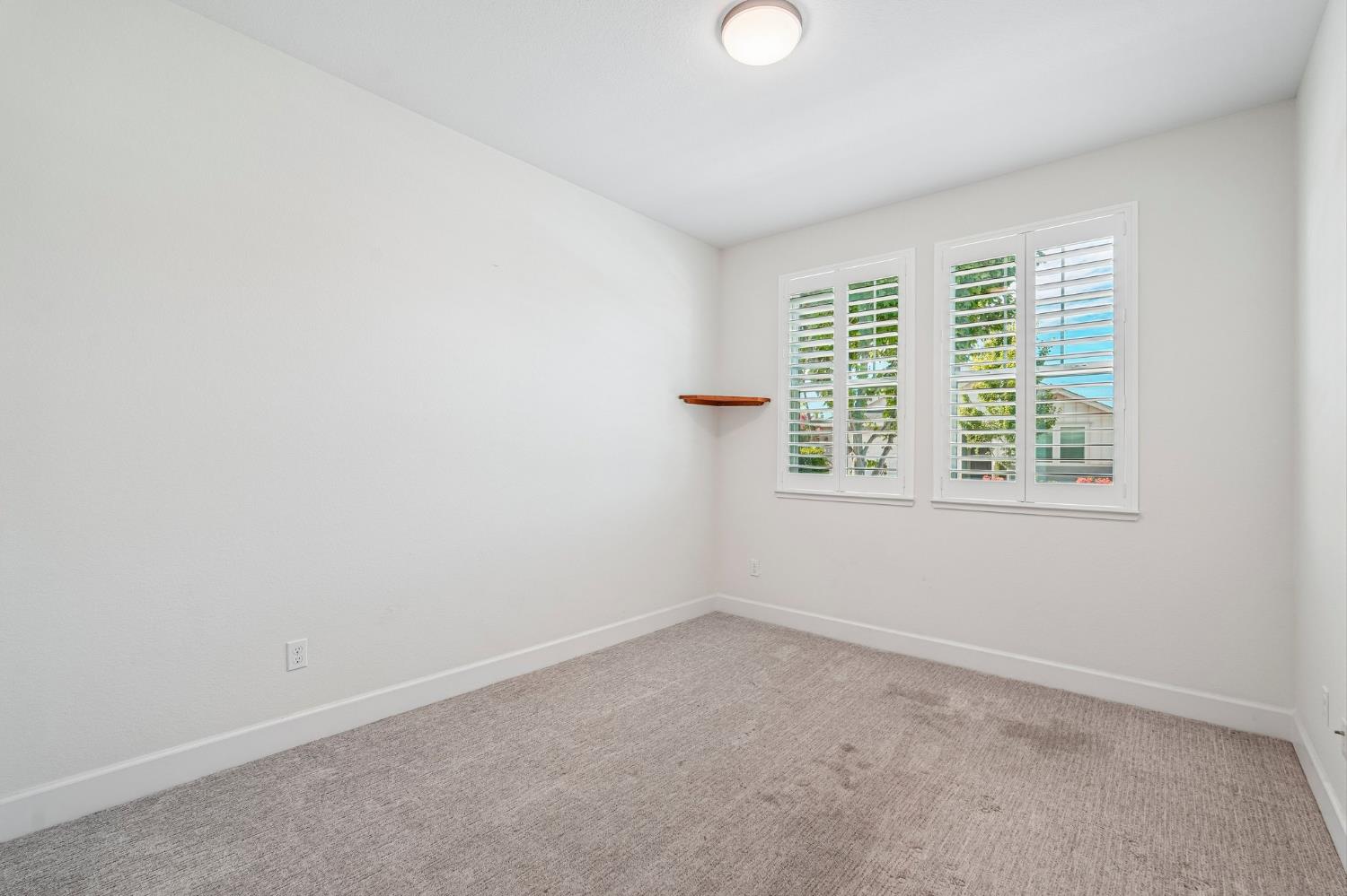 991 Camborne Dr, Manteca, CA 95336