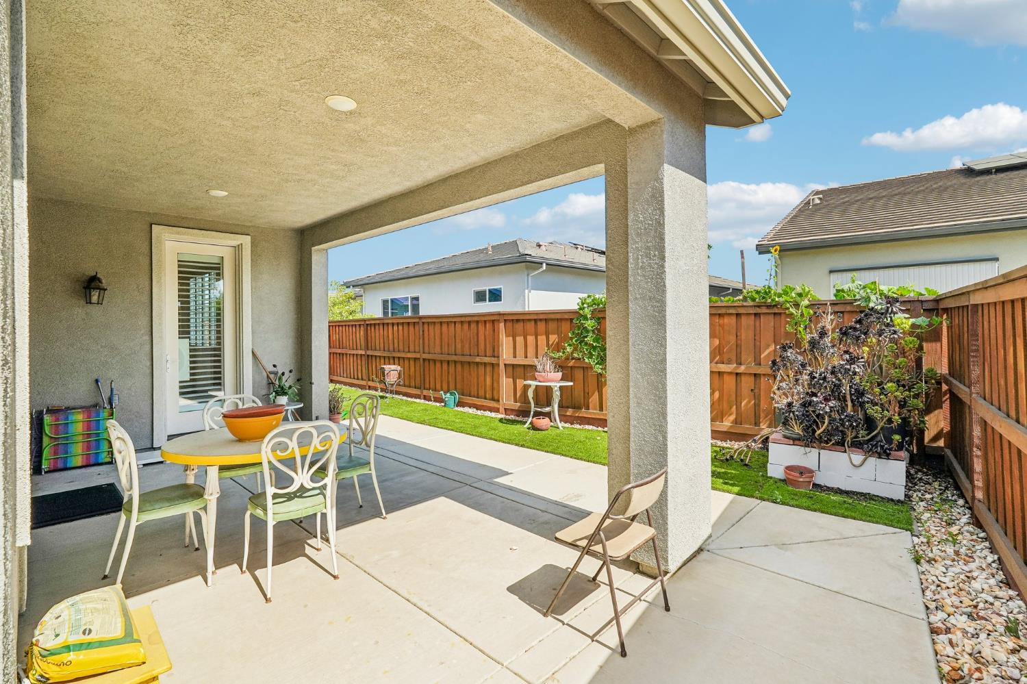 991 Camborne Dr, Manteca, CA 95336