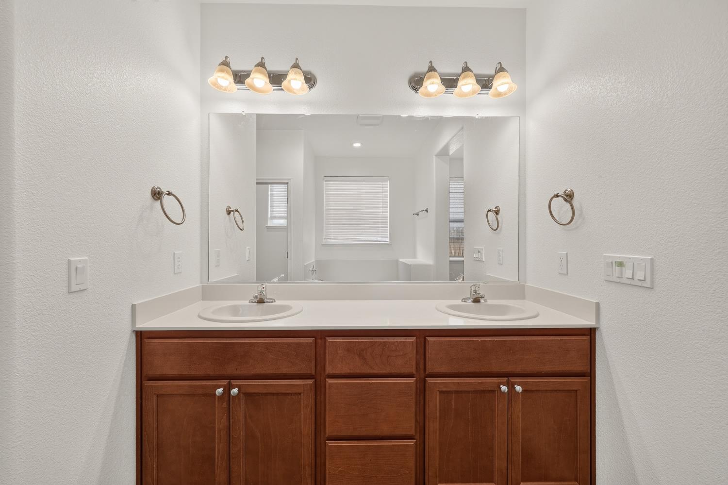 714 Suzanne Dr, Merced, CA 95348