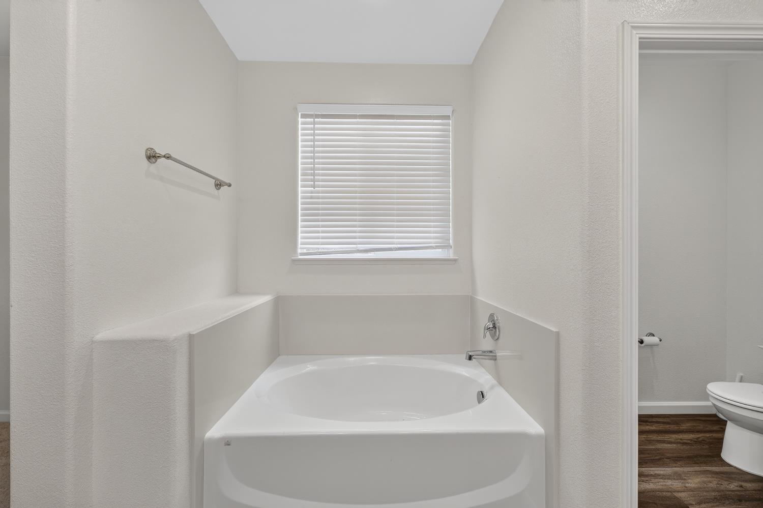 714 Suzanne Dr, Merced, CA 95348