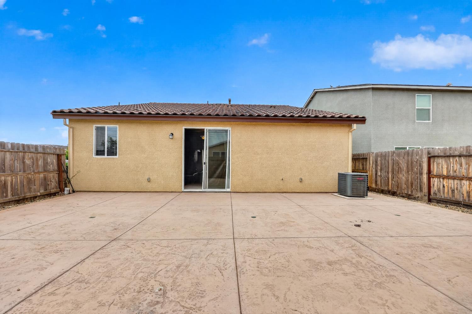 714 Suzanne Dr, Merced, CA 95348