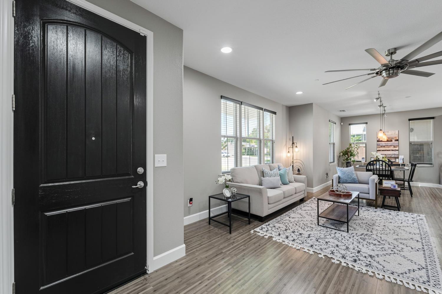 2292 Gallery Dr, Riverbank, CA 95367