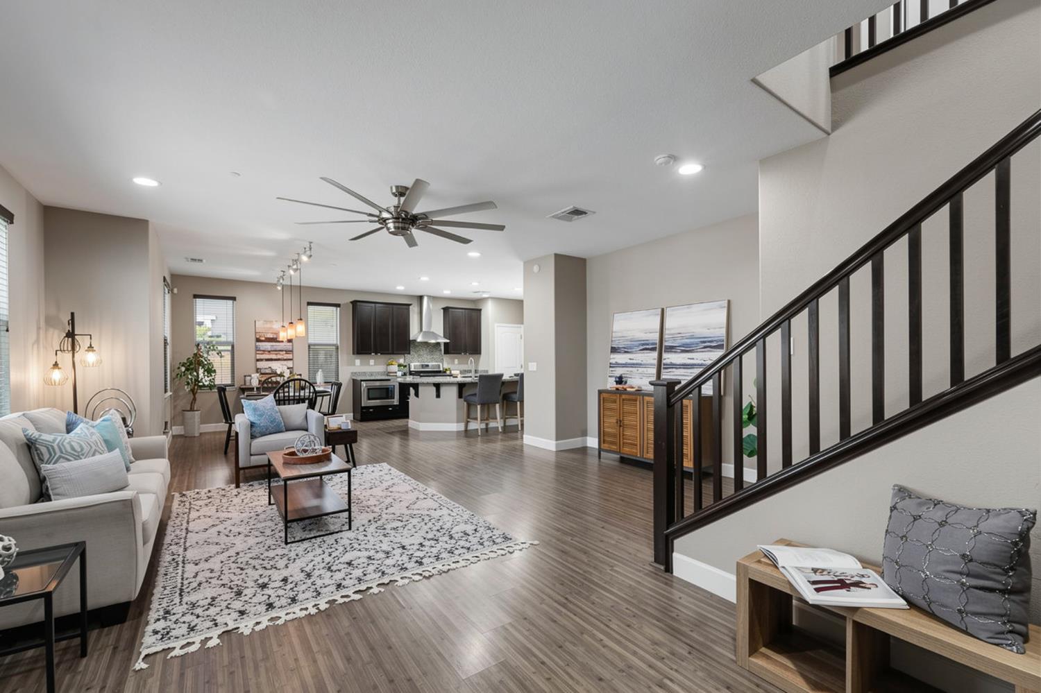 2292 Gallery Dr, Riverbank, CA 95367