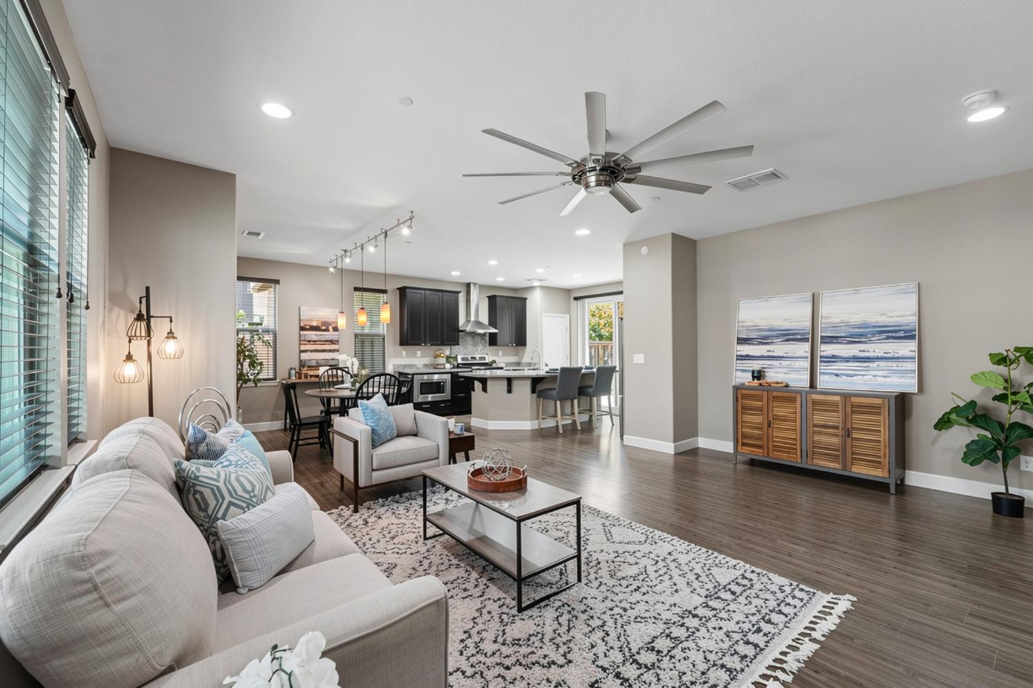 2292 Gallery Dr, Riverbank, CA 95367