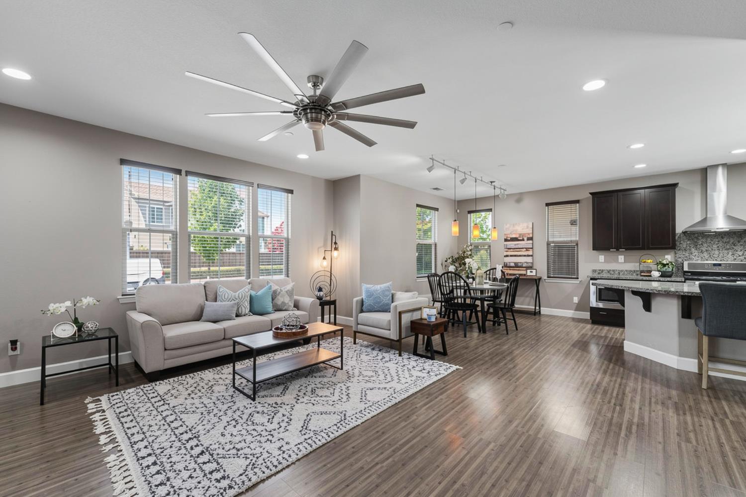 2292 Gallery Dr, Riverbank, CA 95367