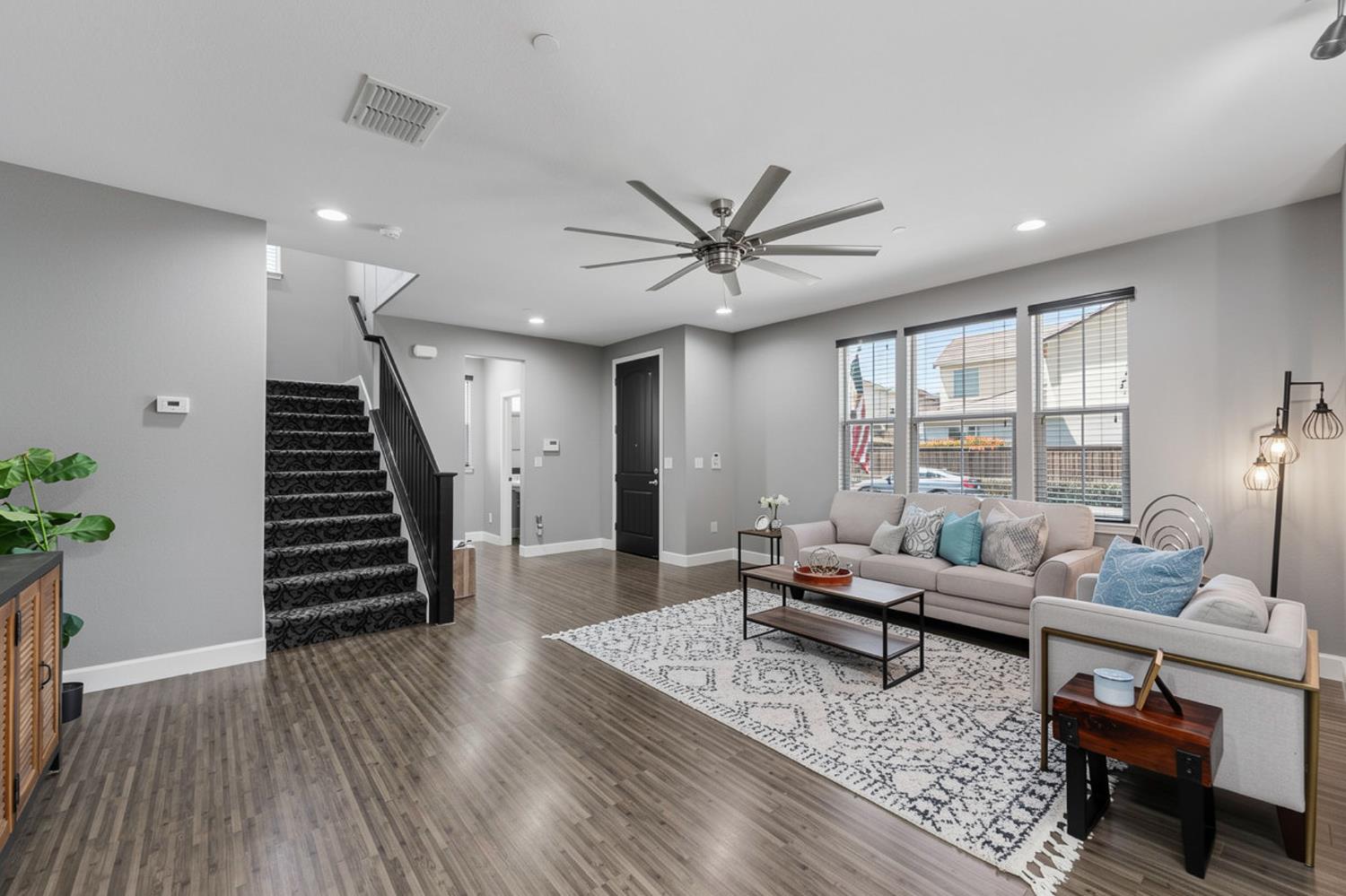 2292 Gallery Dr, Riverbank, CA 95367