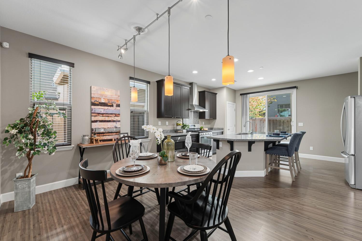 2292 Gallery Dr, Riverbank, CA 95367